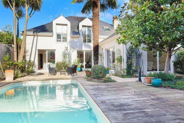 Acheter maison 10 pièce(s) 285 m² - Photo